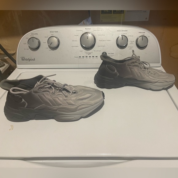 Adidas | adiprene athletic shoes euc - Picture 3 of 9